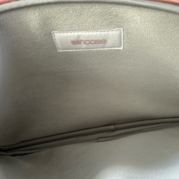 Incase Laptop Case - Picture 2 of 3